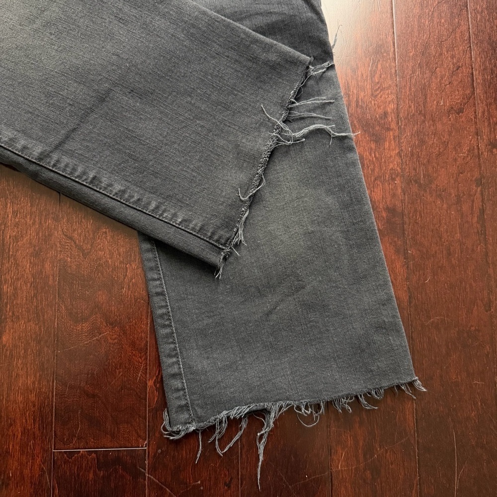 Lucky Brand Women’s Pants Mid Rise Size 12 / 31R Crop Mini Boot Black Distressed - Picture 7 of 10